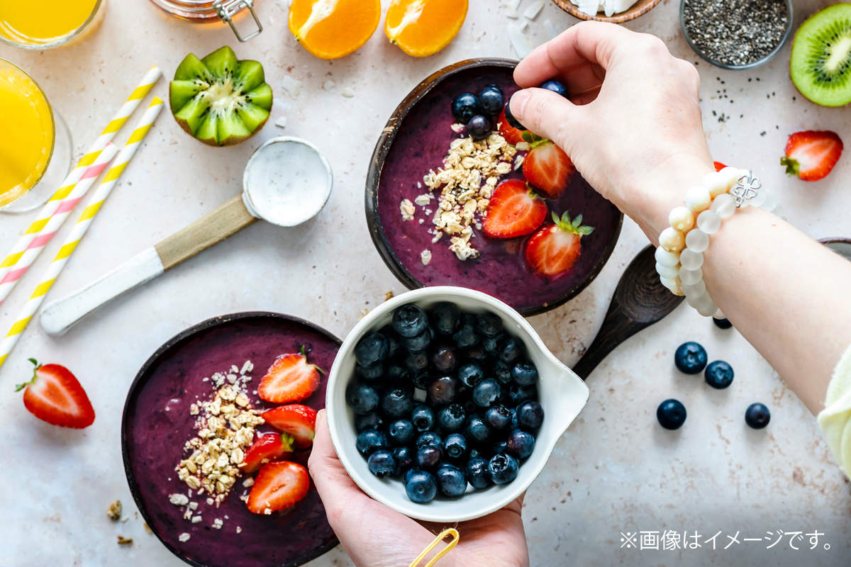 アサイーボウル調理中